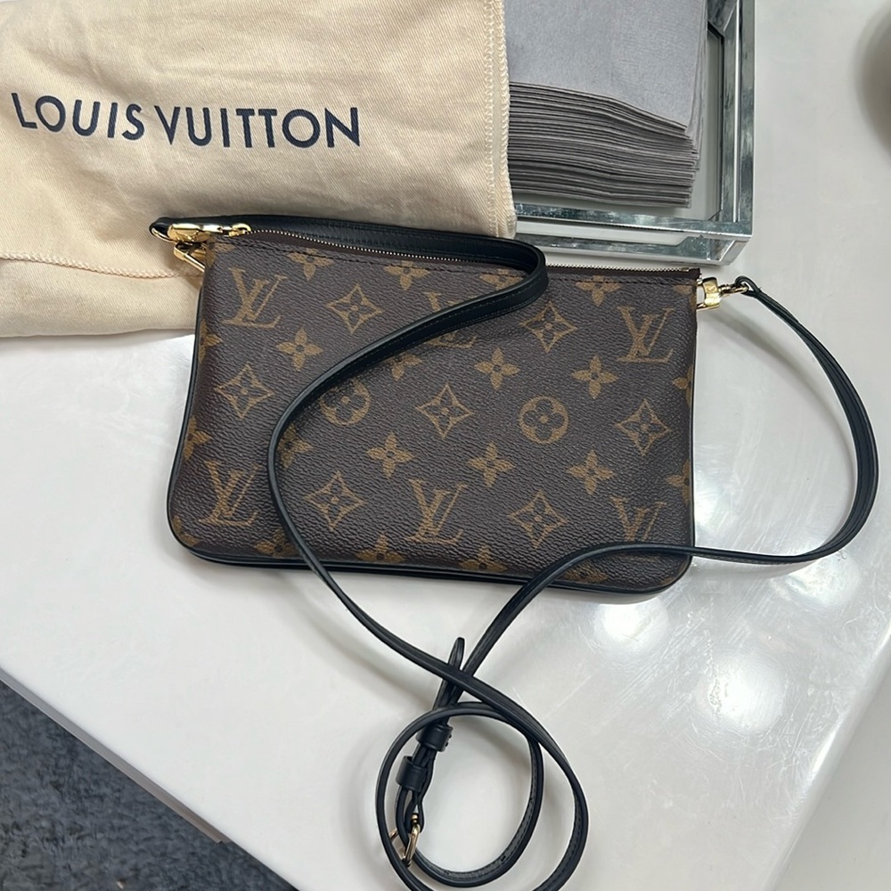 🚫SOLD🚫Louis Vuitton Double Zip Pochette